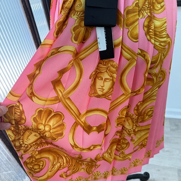 Versace Heritage Print Pleated Midi Skirt,  36 (US 0) NWT Retail $2000 - Pictur - Picture 5 of 12